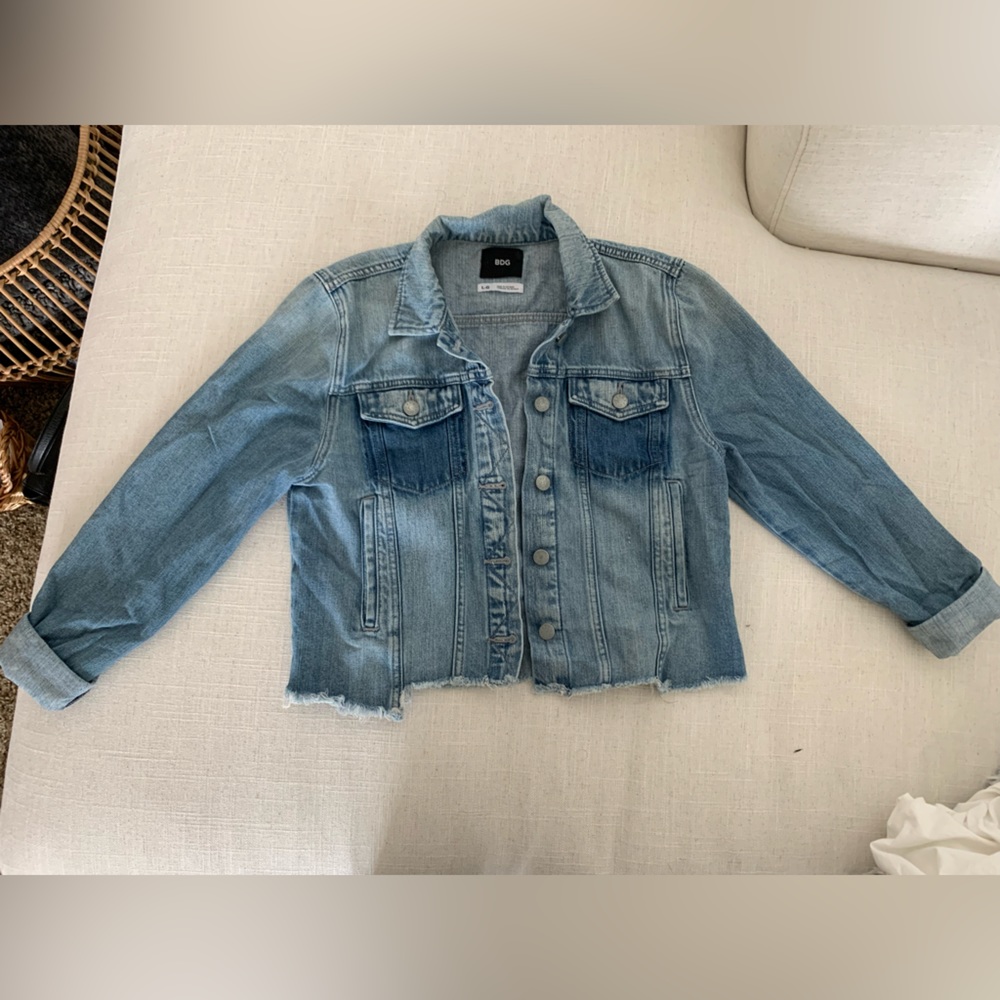 URBAN OUTFITTERS WOMEN CROPPED DENIM JACKET